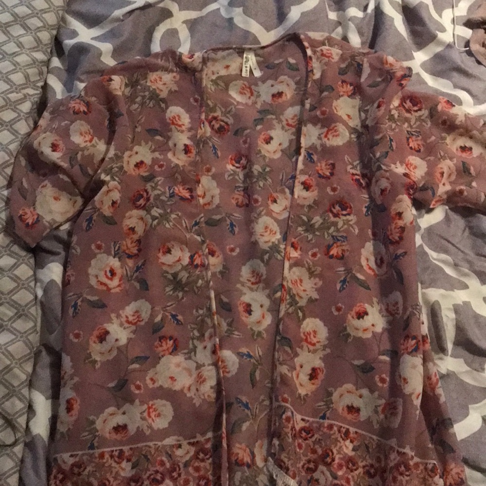 Floral duster with fringe detail.
